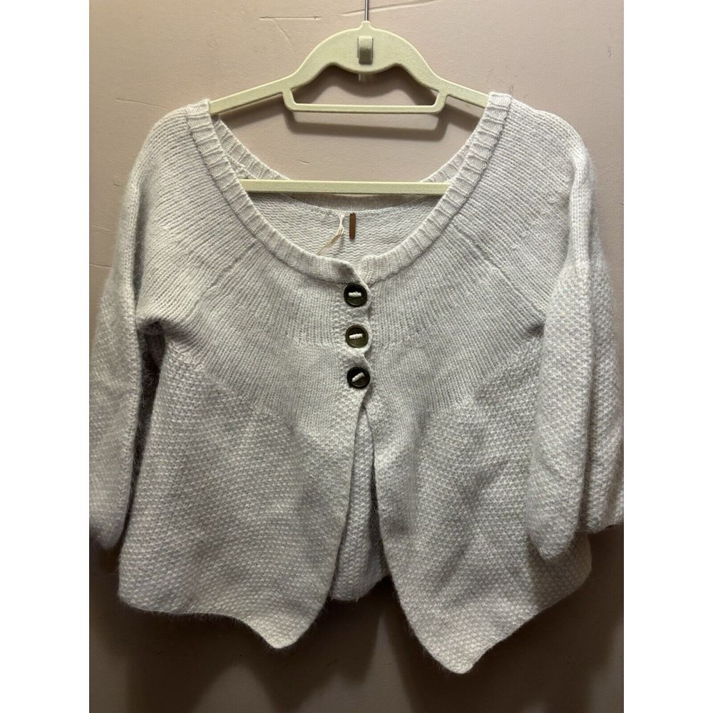 Free People Beige Large 3 Button Cardigan Angora‎ Soft Poncho Crop 70% lambswool